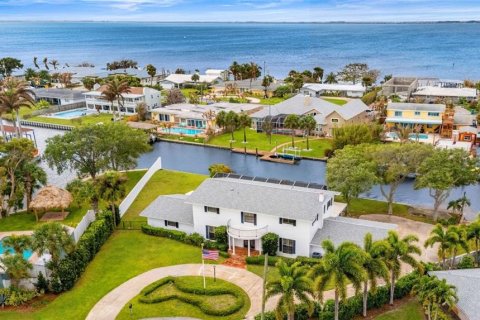 House in Cocoa Beach, Florida 6 bedrooms, 329.8 sq.m. № 2141834