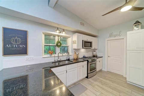 Villa ou maison à vendre à Sarasota, Floride: 3 chambres, 115.94 m2 № 2408256 - photo 13