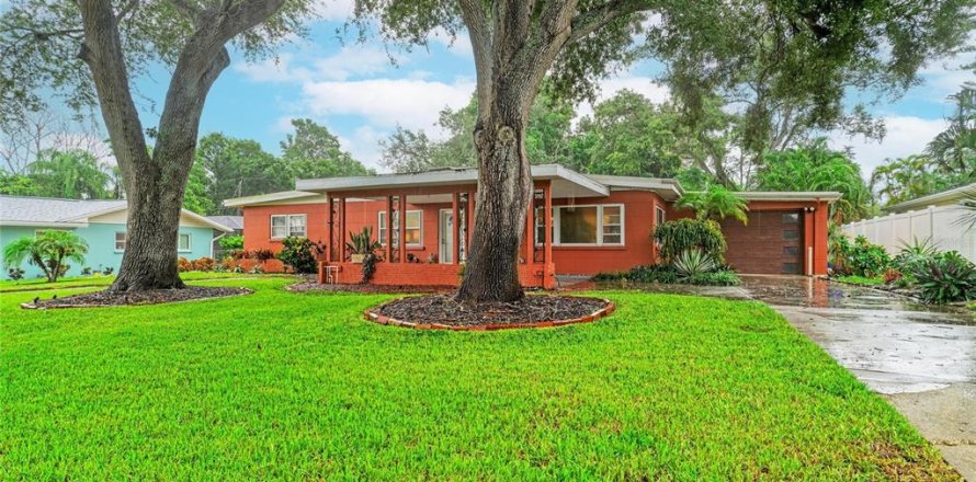 Villa ou maison à Sarasota, Floride 3 chambres, 115.94 m2 № 2408256