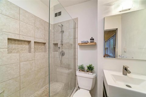 Villa ou maison à vendre à Sarasota, Floride: 3 chambres, 115.94 m2 № 2408256 - photo 21
