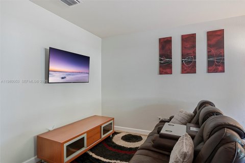 Купить таунхаус в Хомстед, Флорида 3 спальни, 158.49м2, № 2046363 - фото 11