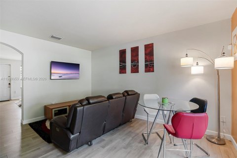 Купить таунхаус в Хомстед, Флорида 3 спальни, 158.49м2, № 2046363 - фото 10