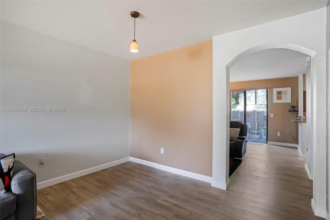 Купить таунхаус в Хомстед, Флорида 3 спальни, 158.49м2, № 2046363 - фото 8