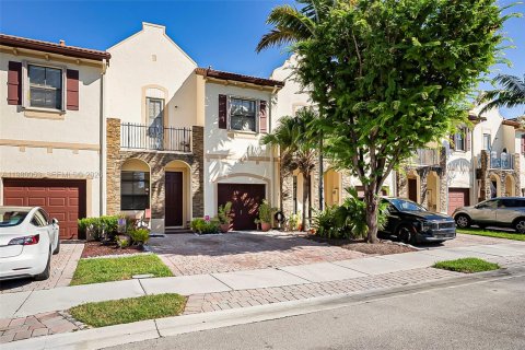 Купить таунхаус в Хомстед, Флорида 3 спальни, 158.49м2, № 2046363 - фото 2