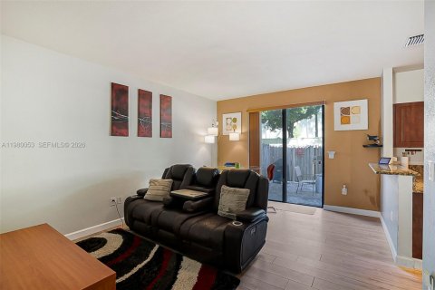 Купить таунхаус в Хомстед, Флорида 3 спальни, 158.49м2, № 2046363 - фото 9