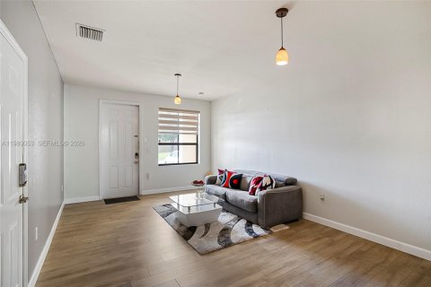 Купить таунхаус в Хомстед, Флорида 3 спальни, 158.49м2, № 2046363 - фото 7