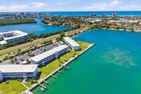Condominio en Sarasota, Florida, 2 dormitorios № 2225367