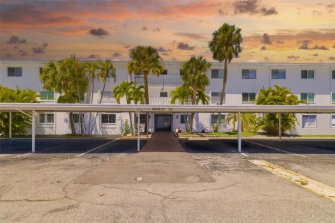 Condominio en venta en Sarasota, Florida, 2 dormitorios, 75.81 m2 № 2225367 - foto 2