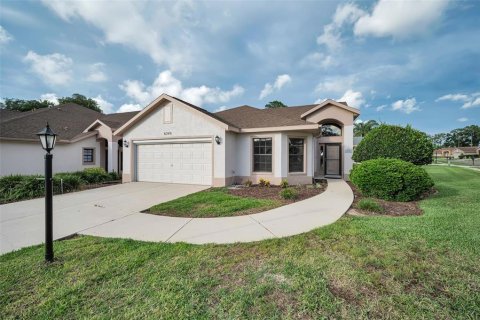 House in New Port Richey, Florida 2 bedrooms, 144.74 sq.m. № 2203464 - photo 4