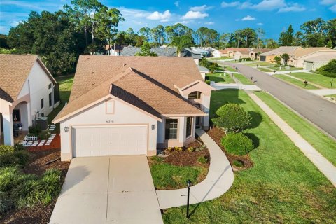 House in New Port Richey, Florida 2 bedrooms, 144.74 sq.m. № 2203464 - photo 9