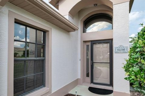 House in New Port Richey, Florida 2 bedrooms, 144.74 sq.m. № 2203464 - photo 15