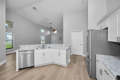 House in New Port Richey, Florida 2 bedrooms, 144.74 sq.m. № 2203464 - photo 27