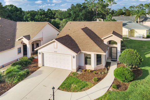 House in New Port Richey, Florida 2 bedrooms, 144.74 sq.m. № 2203464