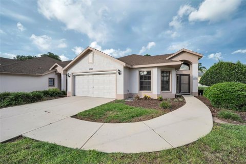 House in New Port Richey, Florida 2 bedrooms, 144.74 sq.m. № 2203464 - photo 7