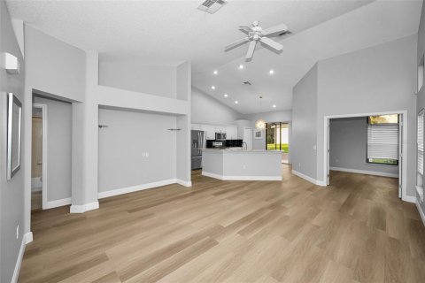 House in New Port Richey, Florida 2 bedrooms, 144.74 sq.m. № 2203464 - photo 20