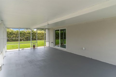House in Homestead, Florida 3 bedrooms, 120.96 sq.m. № 2172661 - photo 27