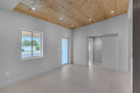House in Homestead, Florida 3 bedrooms, 120.96 sq.m. № 2172661 - photo 4