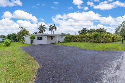 House in Homestead, Florida 3 bedrooms, 120.96 sq.m. № 2172661 - photo 30