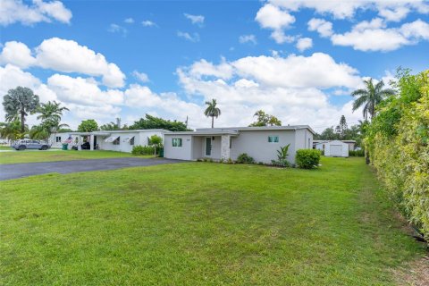 House in Homestead, Florida 3 bedrooms, 120.96 sq.m. № 2172661 - photo 28