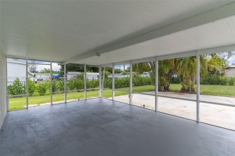 House in Homestead, Florida 3 bedrooms, 120.96 sq.m. № 2172661 - photo 26