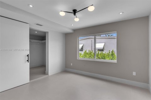 House in Homestead, Florida 3 bedrooms, 120.96 sq.m. № 2172661 - photo 25
