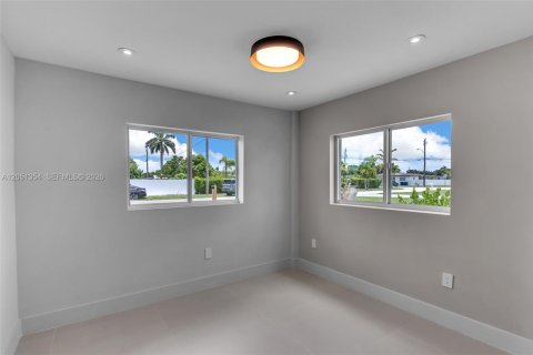 House in Homestead, Florida 3 bedrooms, 120.96 sq.m. № 2172661 - photo 19