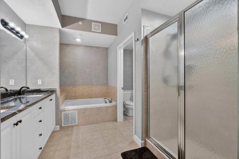 Condo in New Smyrna Beach, Florida, 3 bedrooms № 2107838 - photo 23