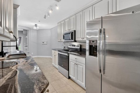 Condo in New Smyrna Beach, Florida, 3 bedrooms № 2107838 - photo 15