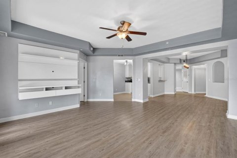 Condo in New Smyrna Beach, Florida, 3 bedrooms № 2107838 - photo 11