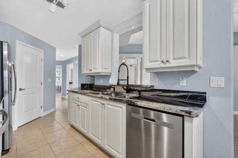 Condo in New Smyrna Beach, Florida, 3 bedrooms № 2107838 - photo 17