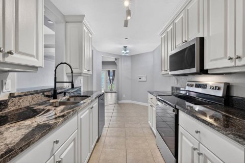 Condo in New Smyrna Beach, Florida, 3 bedrooms № 2107838 - photo 16