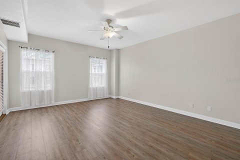 Condo in New Smyrna Beach, Florida, 3 bedrooms № 2107838 - photo 20