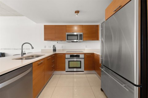 Condo in Miami, Florida, 2 bedrooms  № 1858536 - photo 2