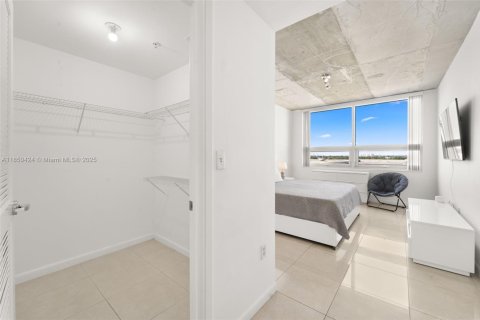 Condo in Miami, Florida, 2 bedrooms  № 1858536 - photo 13