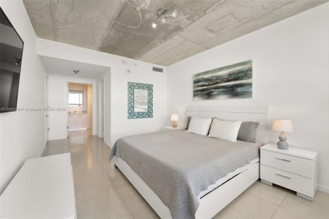Condo in Miami, Florida, 2 bedrooms  № 1858536 - photo 12
