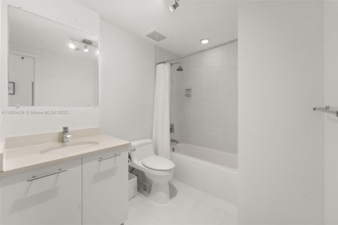 Condo in Miami, Florida, 2 bedrooms  № 1858536 - photo 10