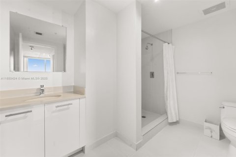 Condo in Miami, Florida, 2 bedrooms  № 1858536 - photo 14