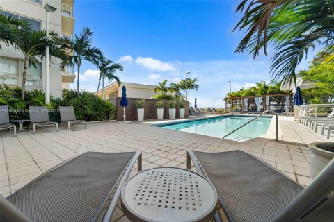Condo in Miami, Florida, 2 bedrooms  № 1858536 - photo 19