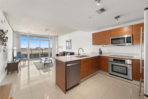 Condo in Miami, Florida, 2 bedrooms  № 1858536 - photo 1