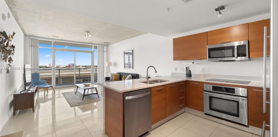 Condo in Miami, Florida, 2 bedrooms  № 1858536