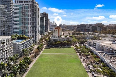 Condo in Miami, Florida, 2 bedrooms  № 1858536 - photo 23