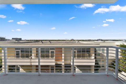 Condo in Miami, Florida, 2 bedrooms  № 1858536 - photo 17