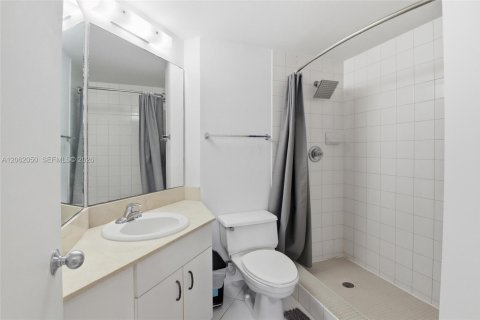 Copropriété à vendre à Miami, Floride: 2 chambres, 116.78 m2 № 2191352 - photo 13