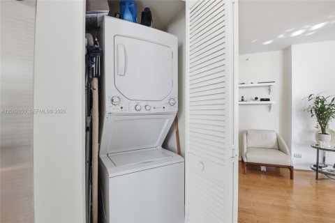 Copropriété à vendre à Miami, Floride: 2 chambres, 116.78 m2 № 2191352 - photo 11