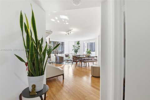 Copropriété à vendre à Miami, Floride: 2 chambres, 116.78 m2 № 2191352 - photo 2
