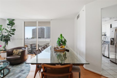Copropriété à vendre à Miami, Floride: 2 chambres, 116.78 m2 № 2191352 - photo 5