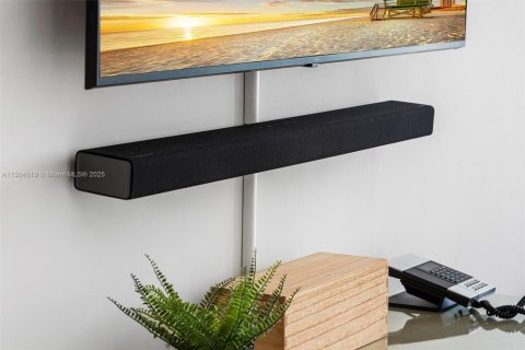 Condo in Miami Beach, Florida  № 2022975 - photo 13