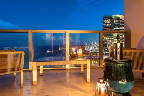 Condo in Miami Beach, Florida  № 2022975 - photo 27