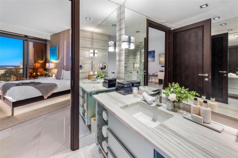 Condo in Miami Beach, Florida  № 2022975 - photo 19