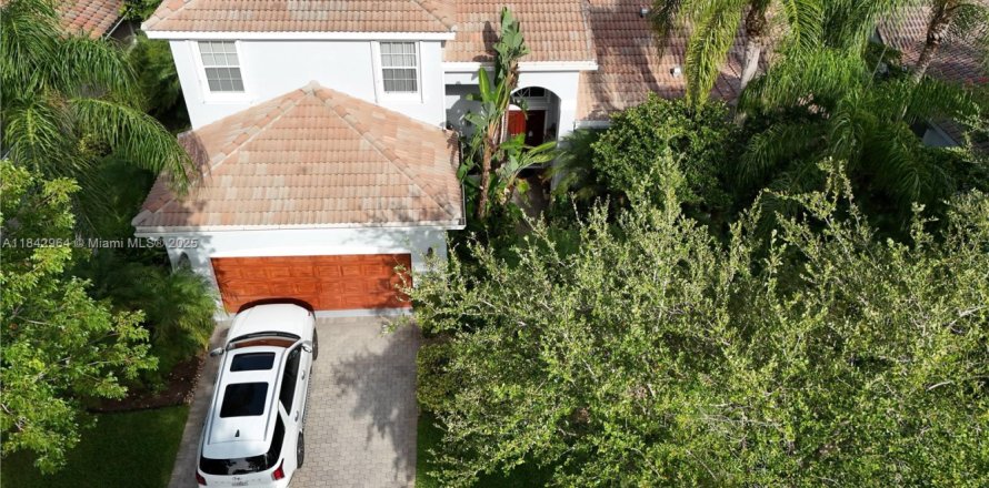 Casa en Weston, Florida 5 dormitorios, 361.85 m2 № 1872108